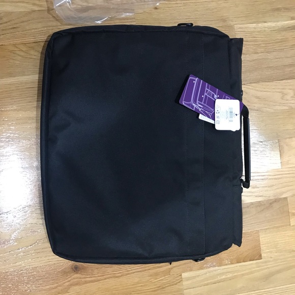 Targus 15.6" Laptop Messenger - Black Messenger 💼 - Picture 6 of 8